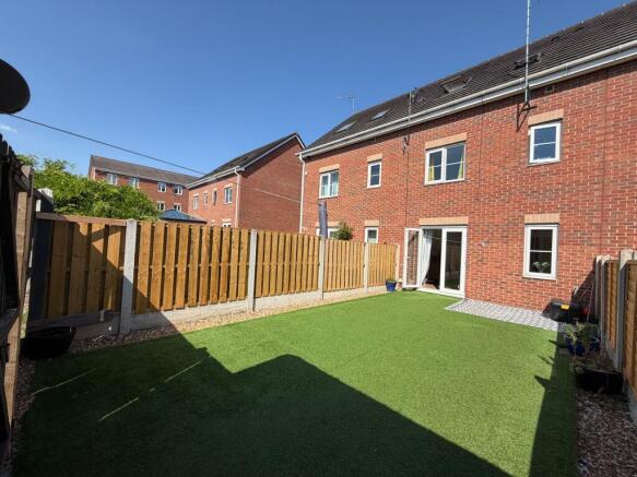 4 bed Terraced for sale Image 4