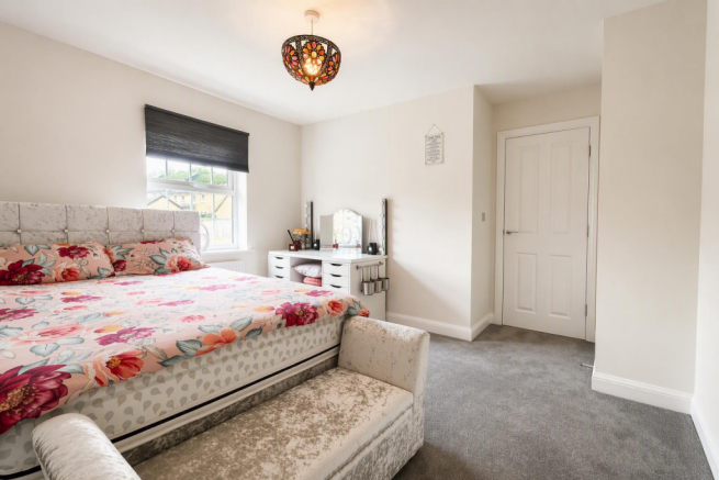 4 bed Detached to rent Image 11
