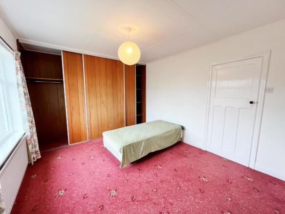 Bedroom 1 pic 2.jpg