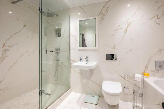 3 bed Apartment for sale Image 11