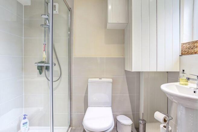 SHOWER ROOM - ...