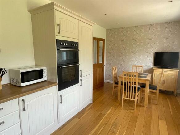 Kitchen1.jpg