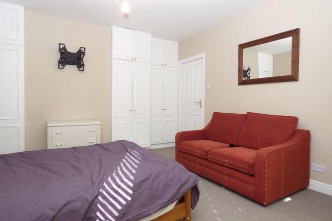 Daws Heath Road, bed