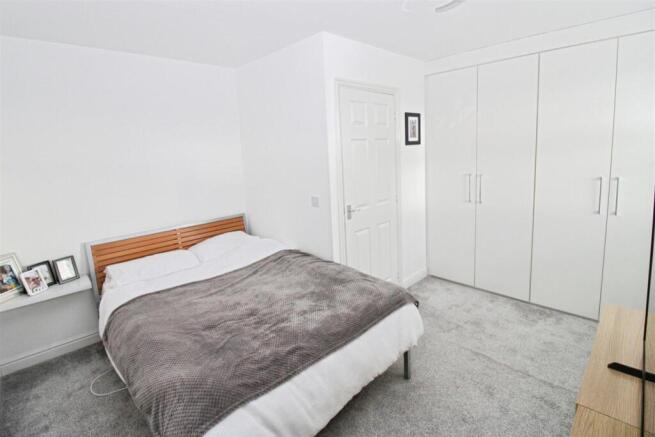 3 bed Terraced for sale Image 10