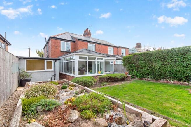 4 bed Semi-Detached for sale Image 8