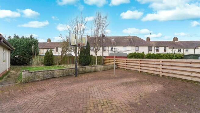 Driveway/Gardens