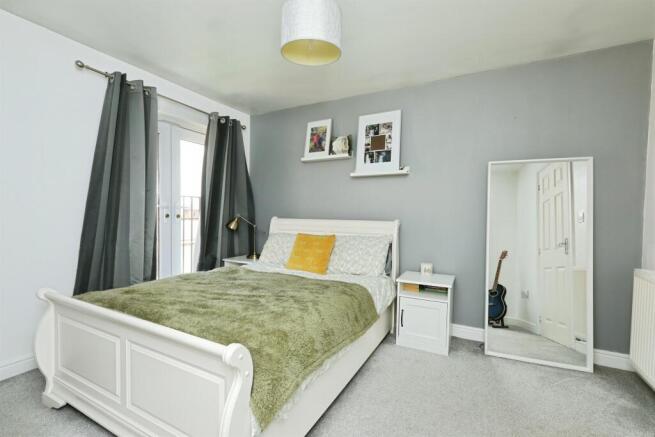 4 bed Semi-Detached for sale Image 9