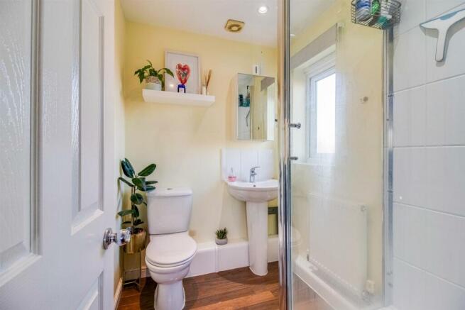 EN SUITE SHOWER ROOM/W.C.