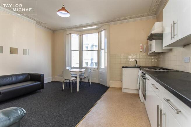 Living Room / Kitchen