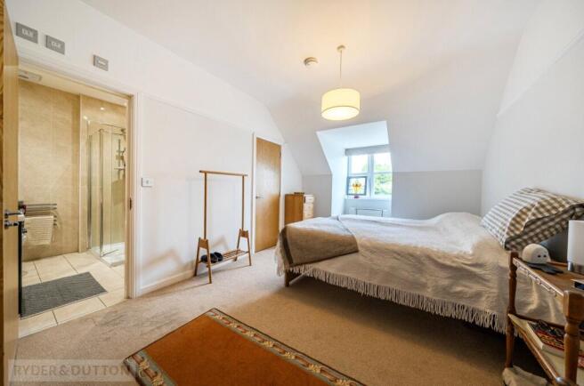 3 bed Apartment for sale Image 12