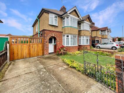 Stoneygate Road, Luton, Bedfordshire, LU4 9TG