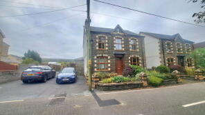 16, Pentwyn Road, Ammanford SA18 2EY