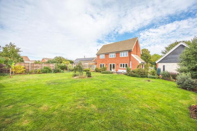 Immaculately Presented Four Bedroom Detached Family Home in Hingham photo 4