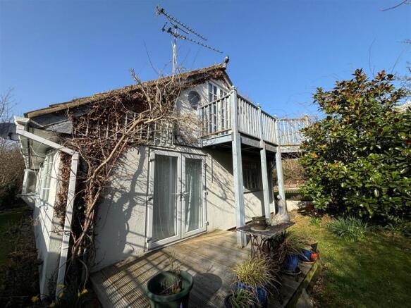 Brambles rear terrace.jpg