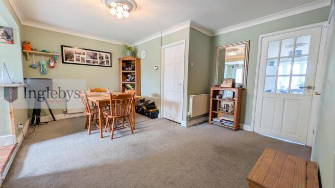 4 bed Semi-Detached for sale Image 8
