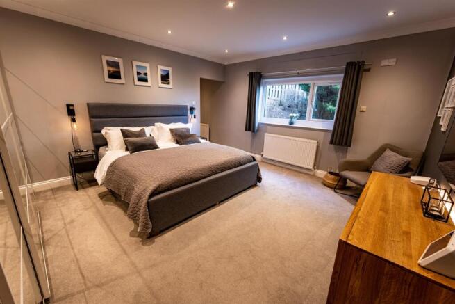 4 bed Detached for sale Image 10