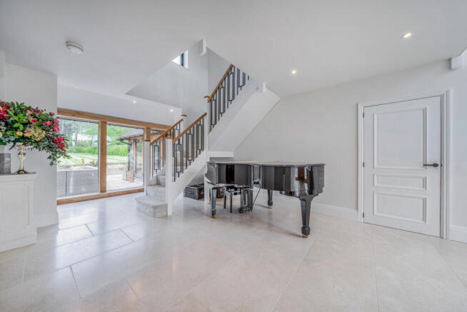 1446901-9-69e0e24...