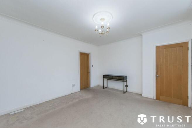 3 bed Semi-Detached to rent Image 10