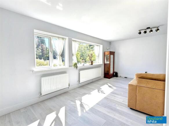 4 bed Detached for sale Image 9