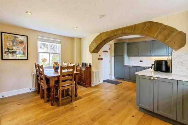 4 bed House for sale Image 5
