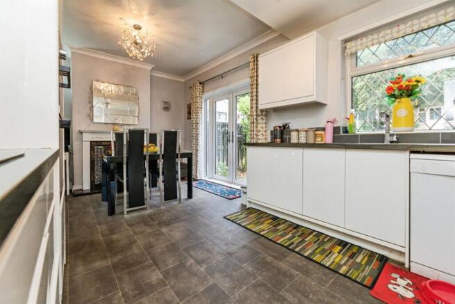 5 bed Semi-Detached for sale Image 5