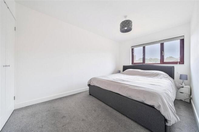 House in Wokingham, Emmbrook - View 4