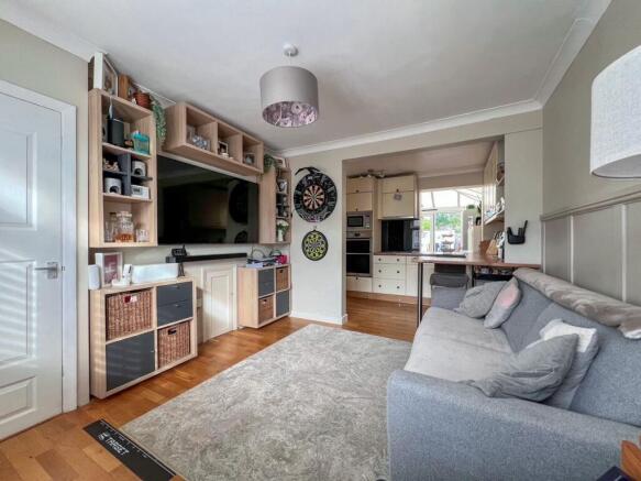 First Avenue, West Molesey, KT8 photo 3