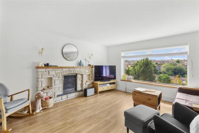 74 Carrington Rd, HP12 3HT-6.jpg