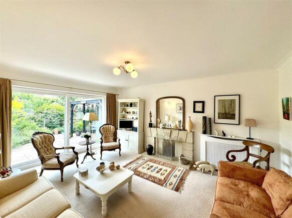 OPEN PLAN SITTING/DINING ROOM