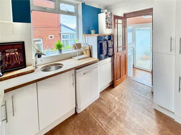 4 bed Semi-Detached for sale Image 11