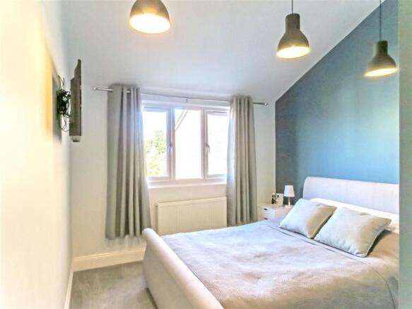 Bedroom 1 (a).JPG