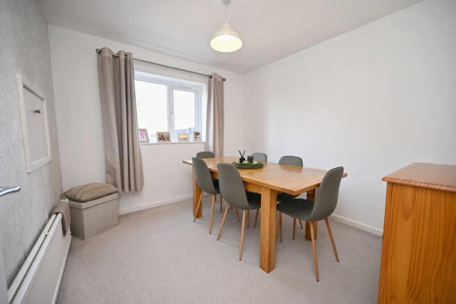 4 bed Detached for sale Image 6