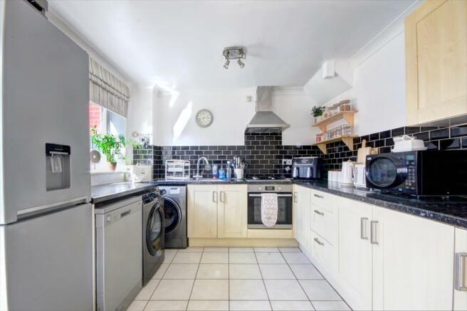 Kitchen 2.jpg