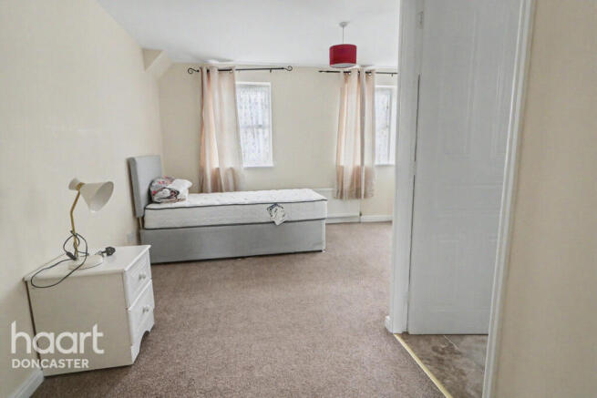4 bed Detached for sale Image 12
