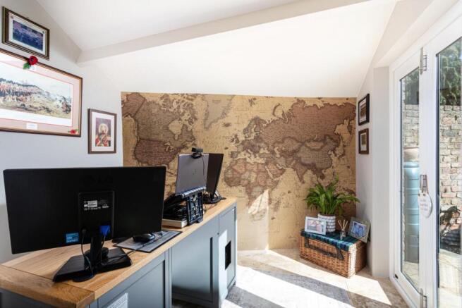 3 bed House for sale Image 10