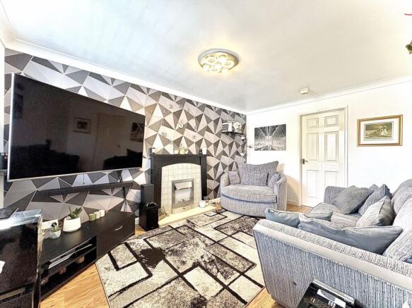 Hartland Avenue, COSELEY, WV14 9AN photo 2