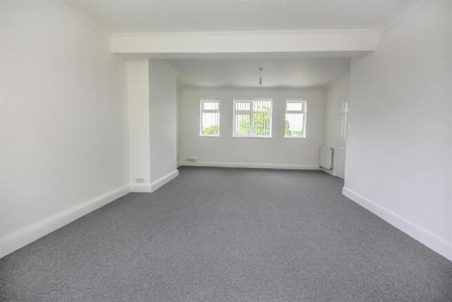 Lounge/dining room