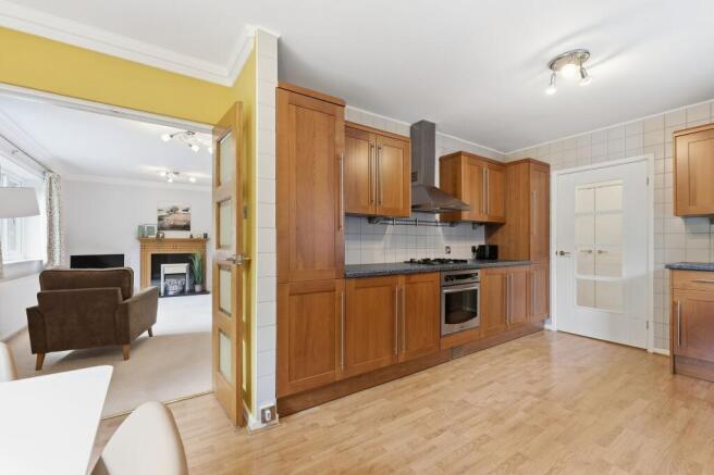 2 bed Flat for sale Image 5