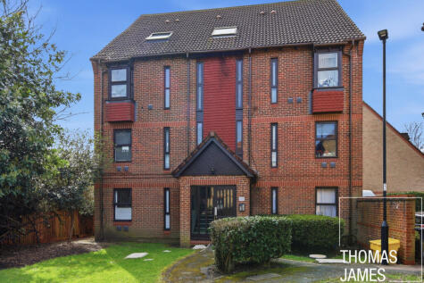 Pilgrims Close, London, N13