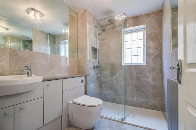 6 bed Detached for sale Image 10