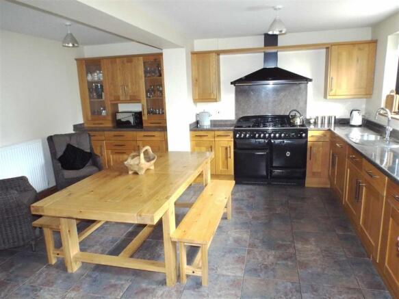 KITCHEN-DINING ROOM: