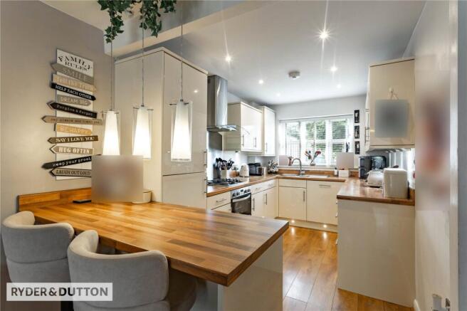 4 bed Detached for sale Image 5