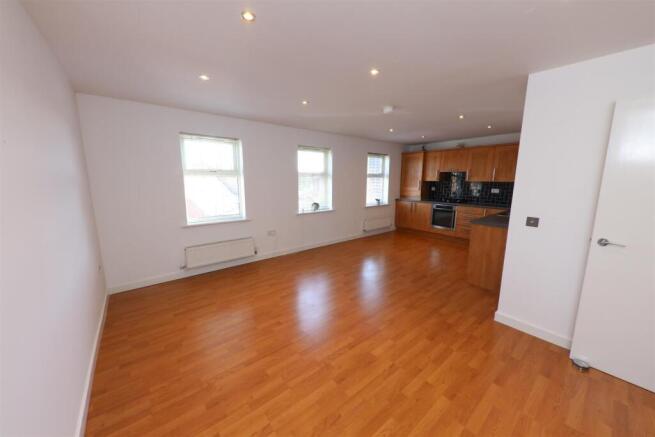 OPEN PLAN LOUNGE