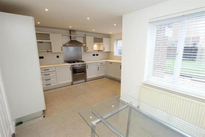 4 bed Detached for sale Image 4