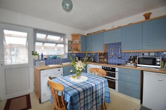 KITCHEN/ BREAK...