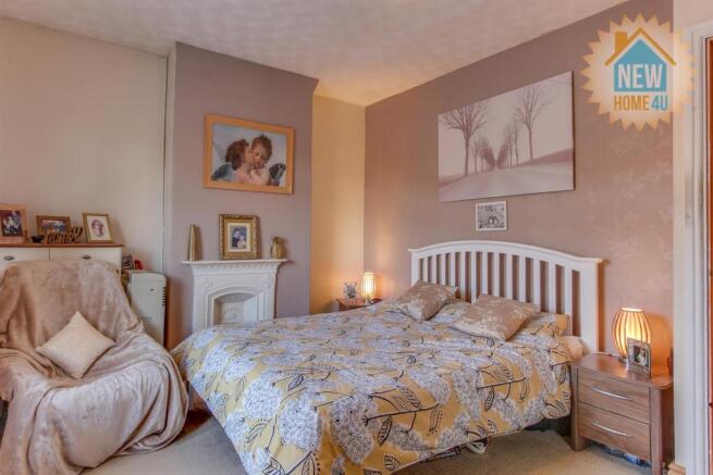 MASTER BEDROOM: