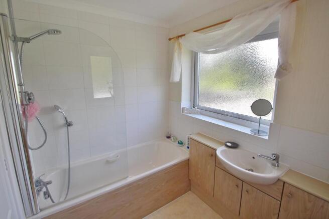 Bathroom 2.JPG