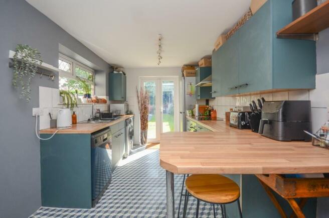 Kitchen pic 2.jpg