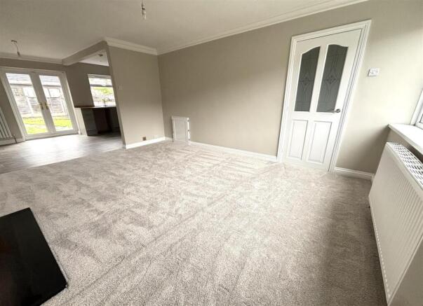 3 bed Town House for sale Image 9