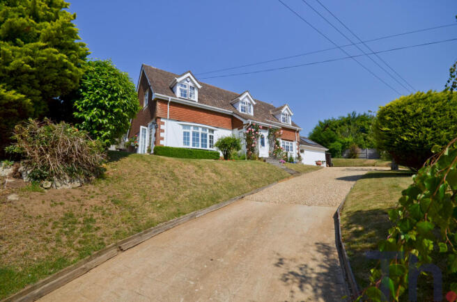 Entrance Driveway.JPG